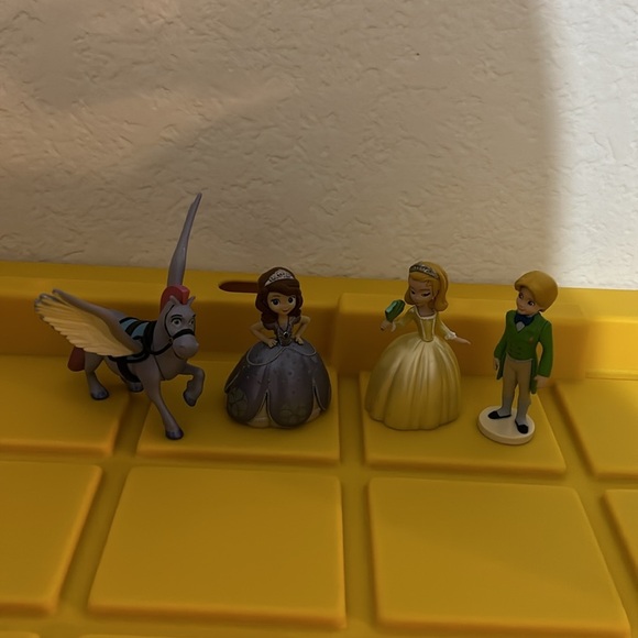 Disney Store Sofia the First figures discontinued - Picture 2 of 4